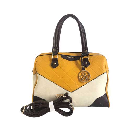 Bolso para dama HNA de color mostaza, blanco y café, material piel vegana, en la parte de enfrente viene con figura de triangulo y textura en su costura en forma de diamantes, broche colgante decorativo metálico en color dorado con el logo de la marca, asa estática en la parte superior de color café, asa ajustable de color café para ajustar en manos libres, detalles metálicos en color dorado