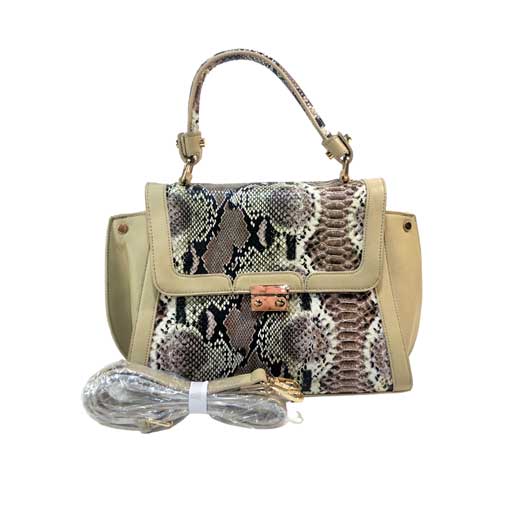 Bolso para dama HNA en color beige, material piel vegana, en la parte de enfrente, en el centro, tiene un estampado de animal print, cuenta con broche en la parte de enfrente de metal y color dorado para abrir y cerrar el bolso, asa ajustable del color del bolso para usar en manos libres, asa estática en la parte superior del color del bolso para usar con la mano, detalles decorativos en metálico y color dorado.