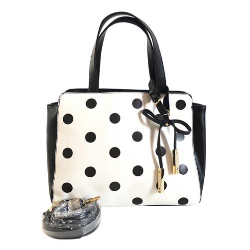 Bolsa HNA para dama de color negro con blanco, material piel vegana, asa estática en la parte superior de color negro para agarrar con la mano, asa ajustable de color negro para usar en manos libres, detalles metálicos en color dorado, y estampado del bolsa con bolsas de color negro.