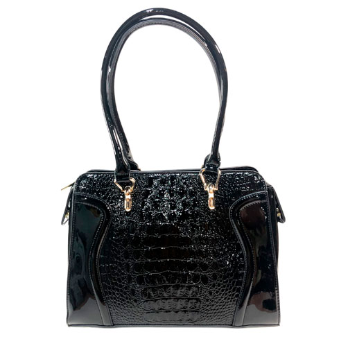 Bolsa Verchelli de color Negro, material charol, en sus partes extremas viene en el mismo color, cremallera en la parte superior para cerrar la bolsa en material metálico y de color negro, asa estática de color negro en la parte superior para llevar a la mano, detalles metálicos en color dorado y relieve de cocodrilo en él centro.