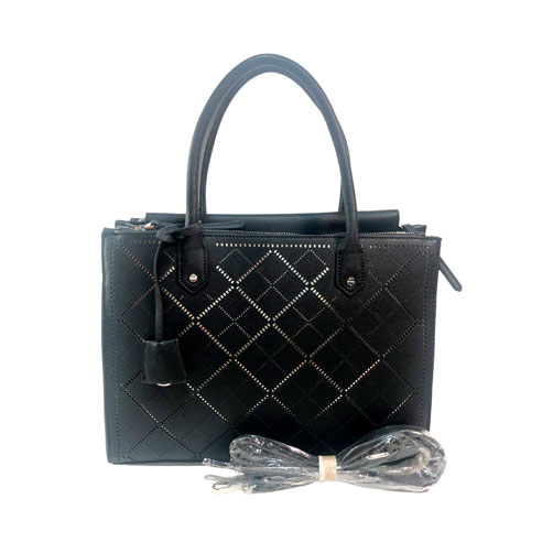 Bolsa de la marca Vieta, fabricada en piel vegana, cuenta con un diseño de rombos en color negro con detalles en las costuras de color blanco, cuenta con asa estática en la parte superior para ser tomada con la mano, cuenta con asa ajustable para ser usada de manera manos libres, cuenta con cierre de material metálico color negro