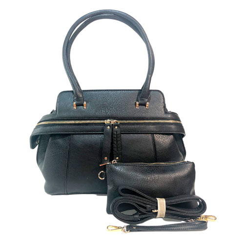 Bolsa de la marca Vieta, fabricada de piel vegana, cuenta con un diseño de color negro liso con pequeños detalles en la textura, cuenta con un asa estática larga para poder colgarse, cuenta con un cierre decorativo en la parte frontal de la bolsa de material metálico en color dorado, cuenta con pequeños detalles decorativos de material metálico