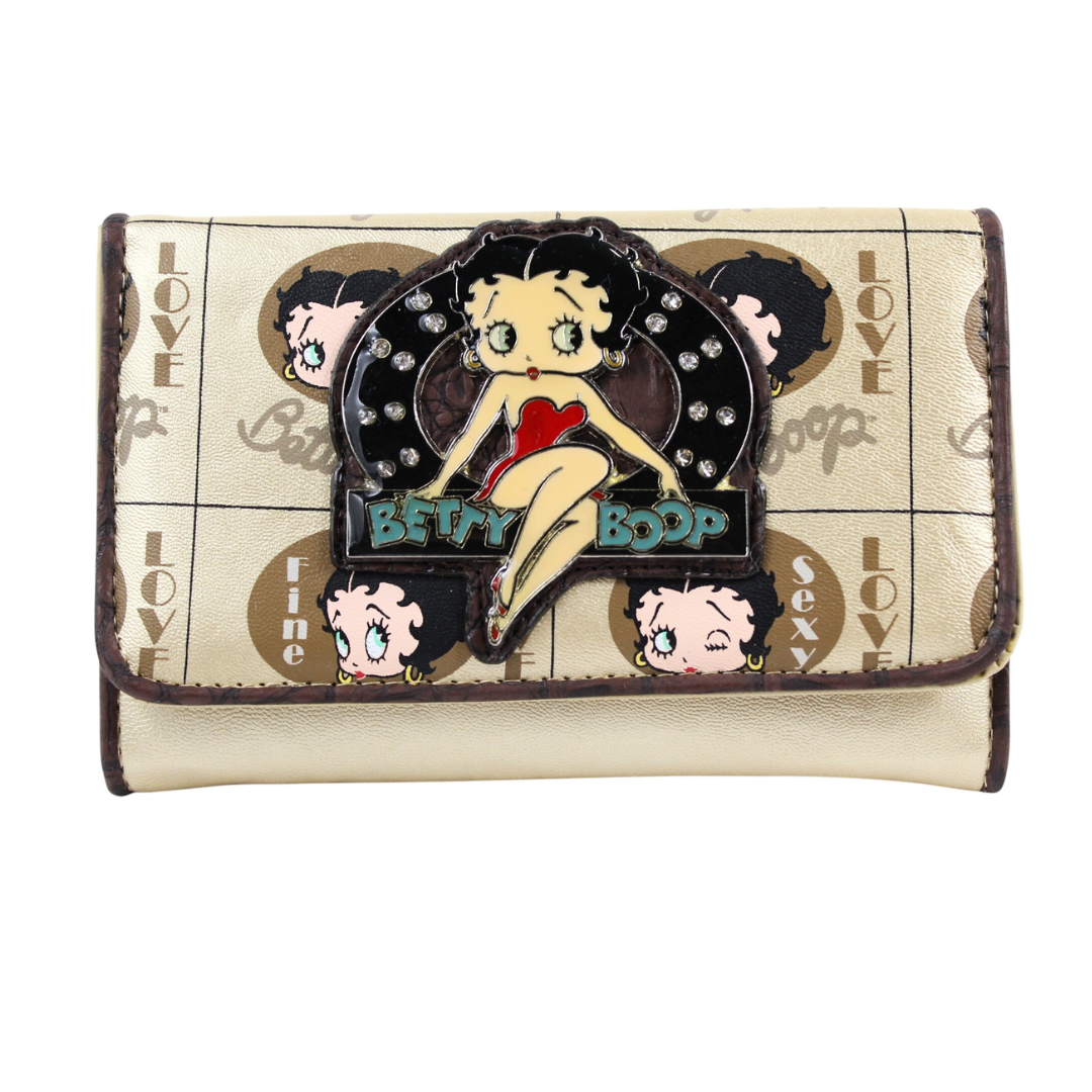 ° Marca 100% original. ° Medidas: 9.5 cm alto x 16.5 cm ancho x 10cm profundidad (abierta) y cerrada 3cm profundidad ° Fácil lavado (solo requieres de un trapito húmedo) ° Cuenta con monedero, tarjetero y billetera. ° Cuenta con caja original de la marca como regalo ° Únicos distribuidores oficiales en CDMX ° Cuenta con chequera -Material: Piel vegana. - Una de las caricaturas más emblemáticas de todos los tiempos. -------------valderrama MX----------- SI TIENES ALGÚN INCONVENIENTE -Permítenos tratar de solucionarlo antes de hacer un reclamo, solo debes de hablarnos por la opción del chat -Por defectos de fabricación hay garantía de 30 días -Somos una empresa con mas de 15 años de experiencia en la venta al por mayor y Menudeo. -Tenemos personal capacitado para atender cualquier tipo de dudas.